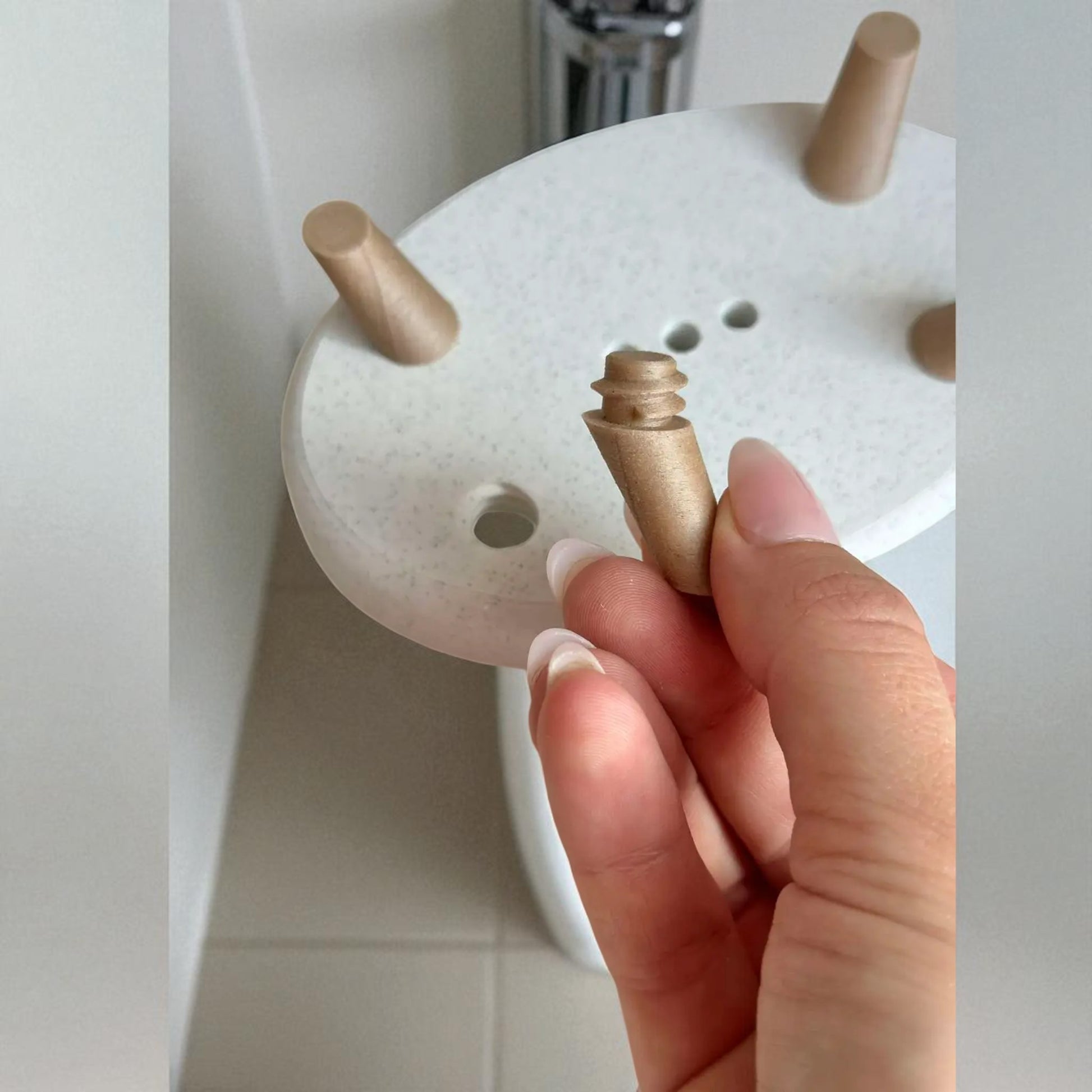 Soap holder with feet and drainage holes, made from durable eco-friendly material, featuring an elevated design to keep soap dry and fresh, perfect for bathrooms, kitchens, or laundry rooms.