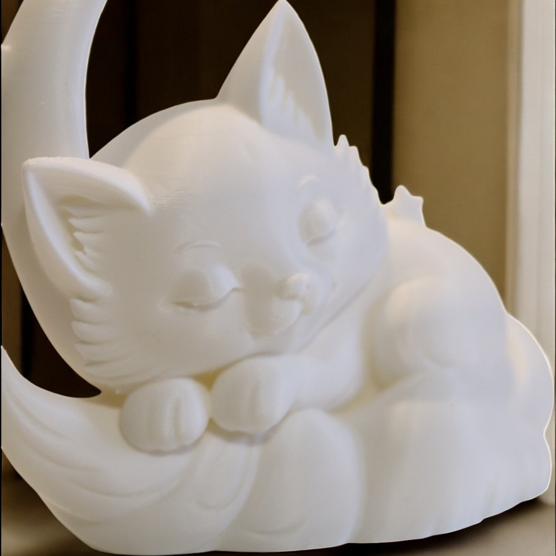This sleeping cat moon statue makes a beautiful gift for birthdays, baby showers, or anyone who finds comfort in cute, dreamy décor. It brings a sense of serenity to any room and pairs perfectly with nightlights, candles, or fairy lights.
