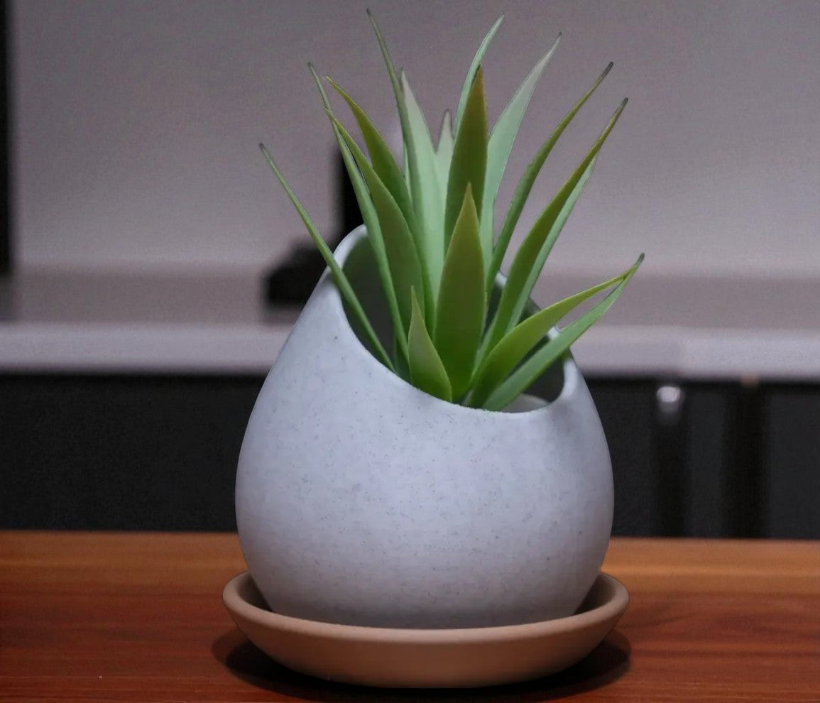 Raindrop Planter a stylish planter pot designed in the elegant shape of a raindrop, perfect for adding a modern and natural touch to your indoor or outdoor gardening