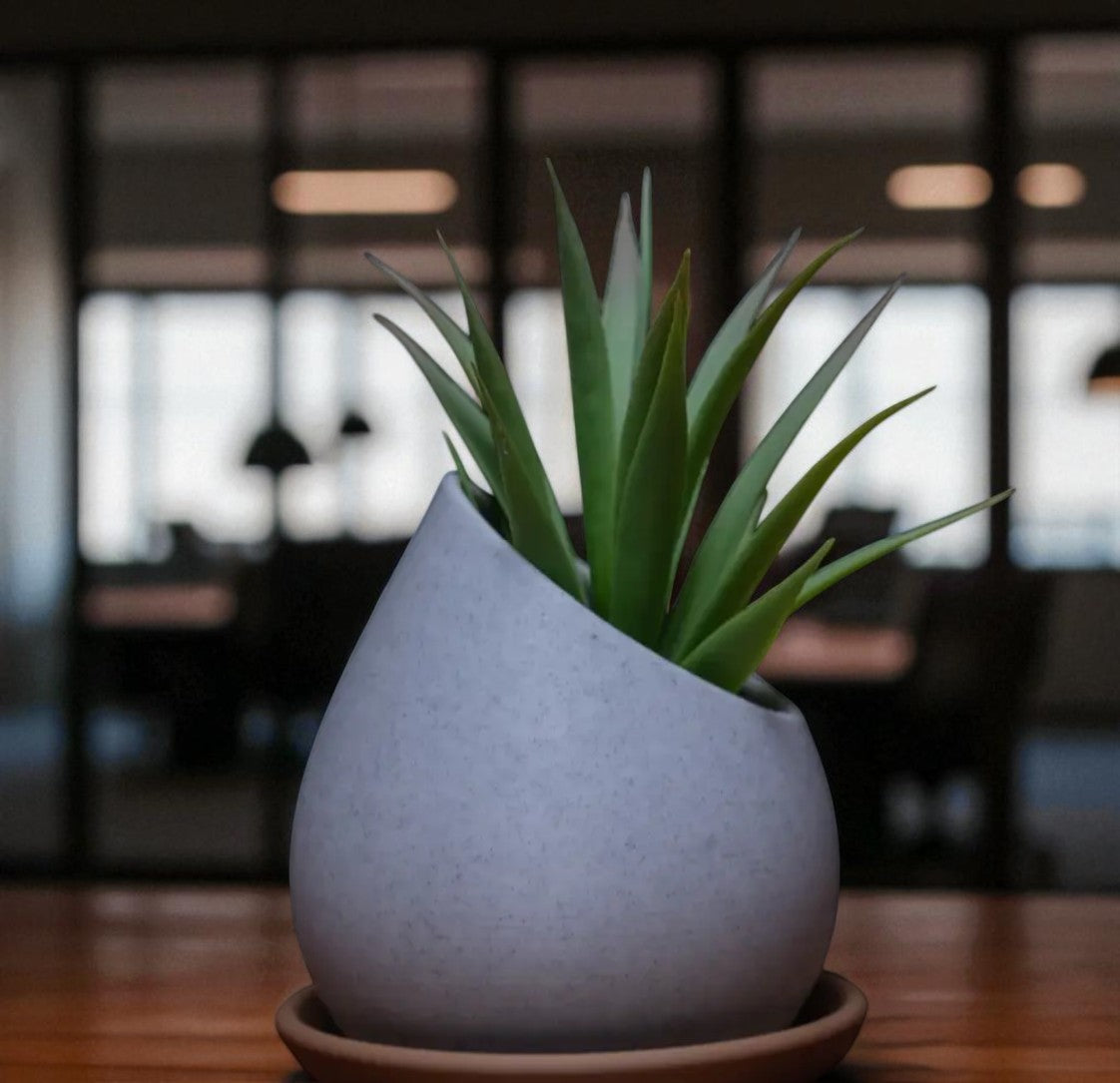 Raindrop Planter a stylish planter pot designed in the elegant shape of a raindrop, perfect for adding a modern and natural touch to your indoor or outdoor gardening