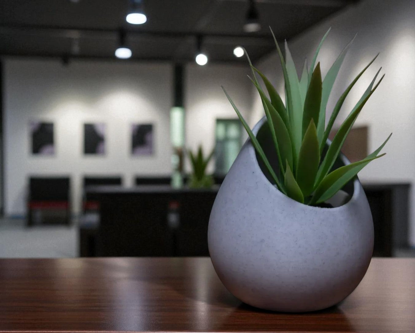Raindrop Planter a stylish planter pot designed in the elegant shape of a raindrop, perfect for adding a modern and natural touch to your indoor or outdoor gardening