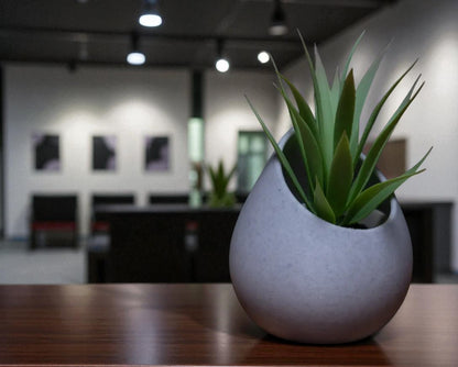 Raindrop Planter a stylish planter pot designed in the elegant shape of a raindrop, perfect for adding a modern and natural touch to your indoor or outdoor gardening