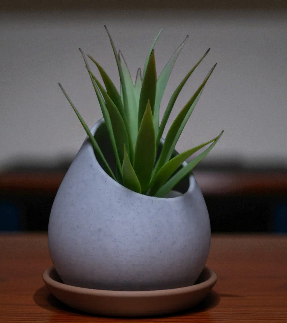 raindrop planter a stylish planter pot designed in the elegant shape of a raindrop, perfect for adding a modern and natural touch to your indoor or outdoor gardening