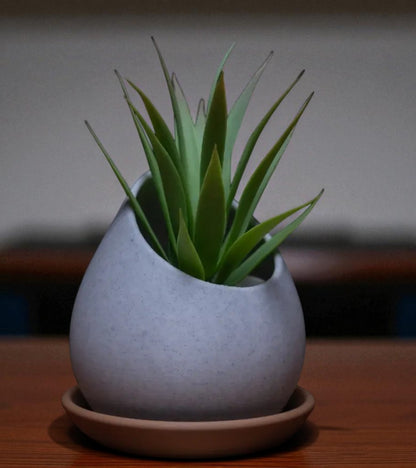 Raindrop Planter a stylish planter pot designed in the elegant shape of a raindrop, perfect for adding a modern and natural touch to your indoor or outdoor gardening