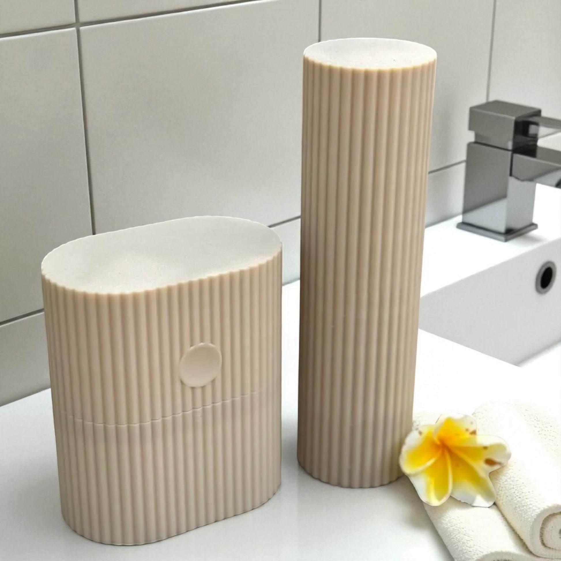 A compact and travel-friendly toothbrush and soap holder set, designed to fit neatly in your luggage. Perfect for keeping your hygiene essentials organized and clean while on the go.