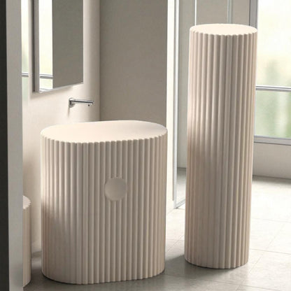 A compact and travel-friendly toothbrush and soap holder set, designed to fit neatly in your luggage. Perfect for keeping your hygiene essentials organized and clean while on the go.