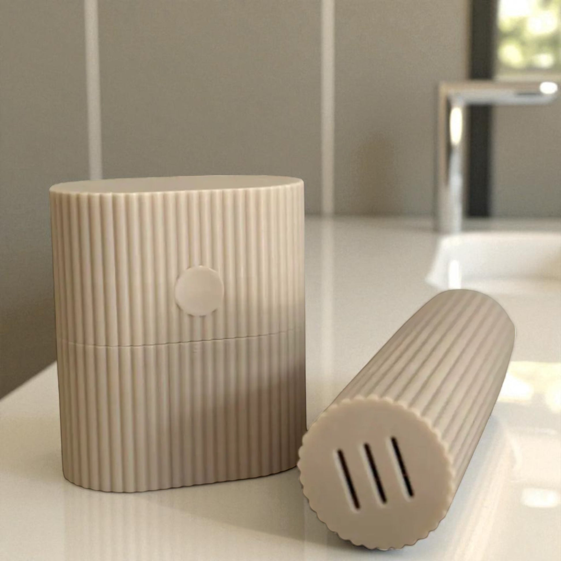 A compact and travel-friendly toothbrush and soap holder set, designed to fit neatly in your luggage. Perfect for keeping your hygiene essentials organized and clean while on the go.