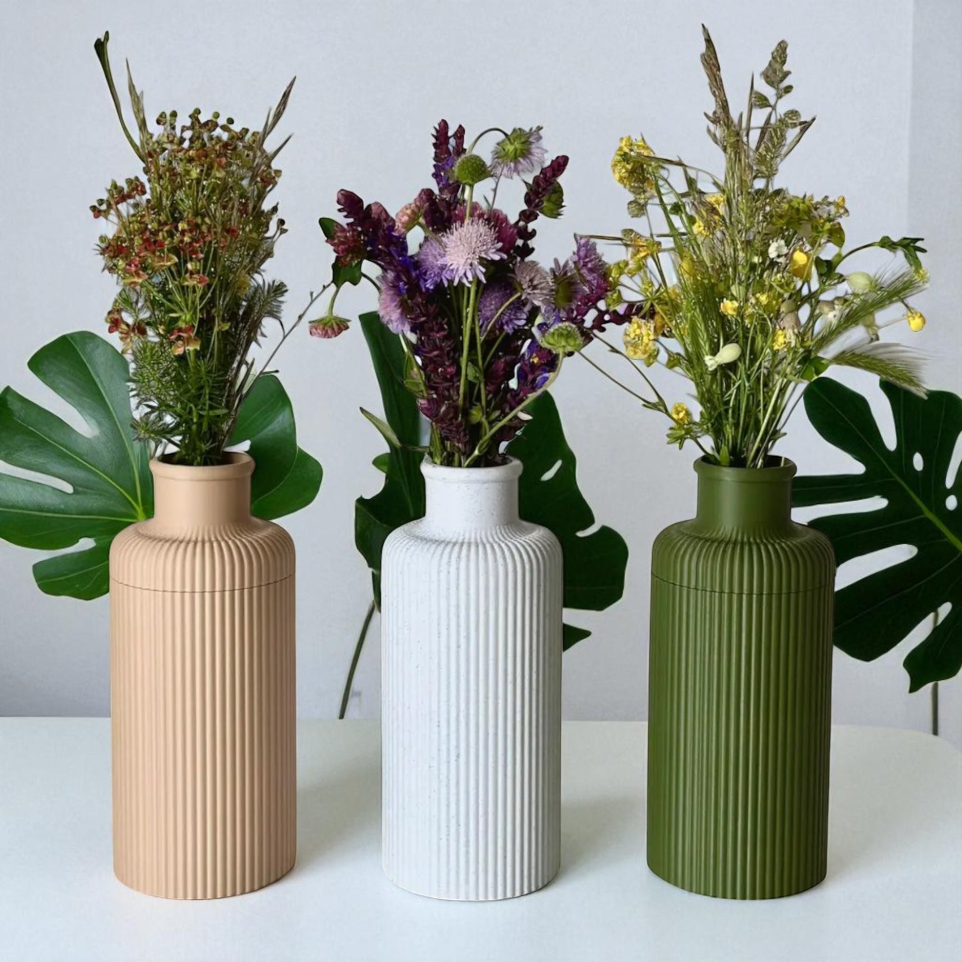 Elegant Flora Vase with a unique openable design for easy cleaning. This beautifully crafted vase combines functionality with style, perfect for showcasing fresh flowers or as a decorative piece