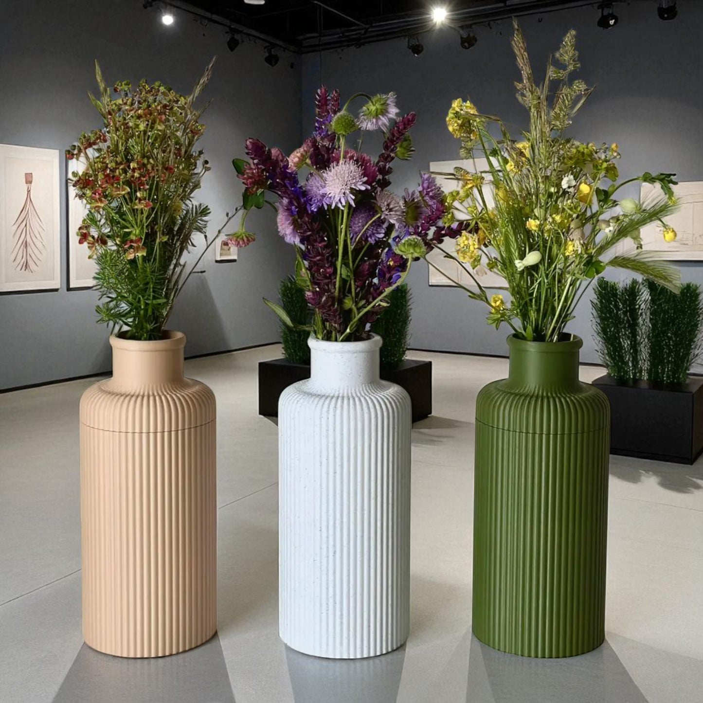 elegant flora vase with a unique openable design for easy cleaning. this beautifully crafted vase combines functionality with style, perfect for showcasing fresh flowers or as a decorative piece