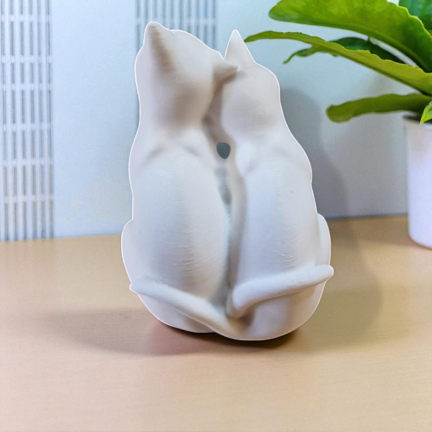 a heartwarming statue of two cats, symbolizing love and companionship between animals. perfect for cat lovers and a charming addition to any home decor.