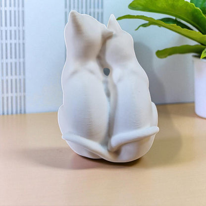 A heartwarming statue of two cats, symbolizing love and companionship between animals. Perfect for cat lovers and a charming addition to any home decor.