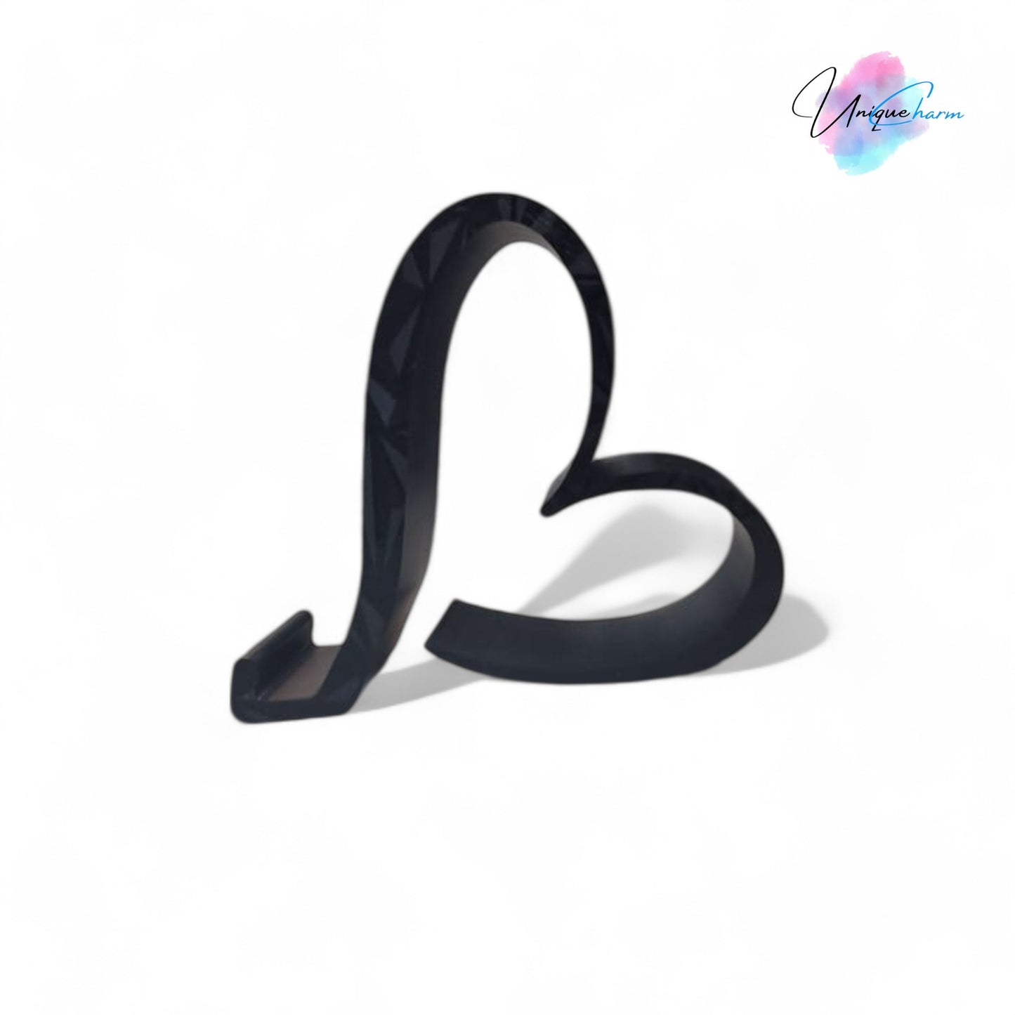 heart-shaped universal phone and kindle holder in an elegant design, securely holding a smartphone on a desk. stylish and versatile stand suitable for all phones, kindles, and small tablets, perfect for hands-free viewing